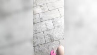 【入浴＆着替えコンピレーション】大学の「ワルな女子大生」が親友を裏切り、ルームメイトを盗撮（6本以上のクリップ） — 公衆浴場の脱衣所から toilet 2 01