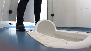 【定番・トイレ映像】「青春への賛歌」シリーズ：完全版 — 高校2年生の少女が、その可憐な秘部から排尿する様子を至近距離で捉えた映像に加え toilet 3 01-150426