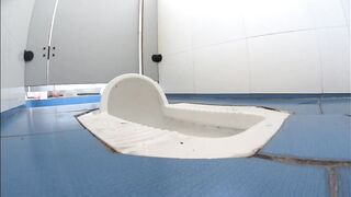 【定番・トイレ映像】「青春への賛歌」シリーズ：完全版 — 高校2年生の少女が、その可憐な秘部から排尿する様子を至近距離で捉えた映像に加え toilet 3 07-150426