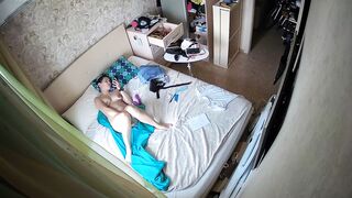 【ハッキングされたカメラ】性欲が非常に強い若い女性が長時間にわたって頻繁に自慰行為を行う。 ipcam 02-200426