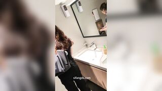 【独占先行公開】オフの素顔＆トイレ自撮り（Vol.4） toilet 1 08-210426