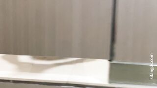 ❤️新たに流出✅ カジュアルなトイレショット（パート3）「巨乳美女」 toilet 24-250426