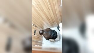 トイレ盗撮の達人がオフィスビルの女子トイレに潜入 ❤️ 超一流「スカートの中」映像：大学院生インターンのピンクのマンコをドアップで激写 toilet 04-290426