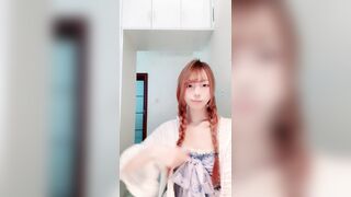 まさに衝撃の美女――キャンパス随一の絶世の美少女だ！ ツルツルで愛らしいピンクのマンコ！ 彼女に煽られ、足がガクガクになるまでオナニーさせられ china 2