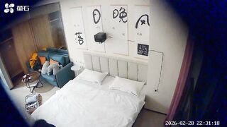 ✅ホテルの隠しカメラ✅レズビアンがホテルの部屋でカメラを発見、恐怖に震える ipcam 01-040526