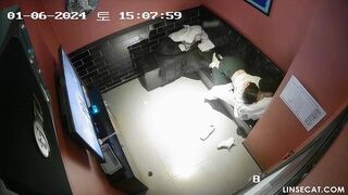 (한국야동) 윗옷 벗어 던지고 오붓한 시간 보내는 대담한 커플 korean porn vip