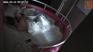 ⭐ホテルの隠しカメラ⭐ だらしない老人が若い女の子の体に悪夢のようなタトゥーを貼り付け、3日間楽しむ。 ipcam 022 070526