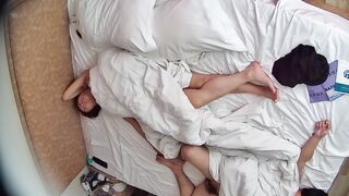 上品な眼鏡をかけた女の子が彼氏とセックスをしたが、性的に欲求不満で、彼にセックスしてほしいと懇願した。 ipcam 14-100526
