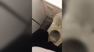 某デパートで撮ったトイレ動画前半 voyeur jp 160526 01