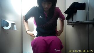 新Tennis㊸ ４名登場！あのパイパン娘ちゃんの半年後、まだ・・。座りながら器用に着替える娘も！ voyeur jp 170526