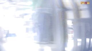 股の真下から上を見上げるアングル【幻 プール編 No.049】 voyeur jp 170526