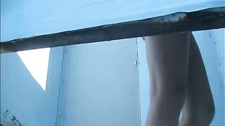 洋S 更衣室逆さ撮りでスジ丸見え voyeur jp 170526 01