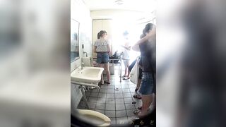 海の家の共用トイレを覗いてみた３ピチピチわいわい voyeur jp 170526 01