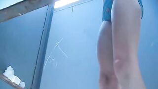 ボックス型更衣室の下からカメラを・・。 voyeur jp 170526 01