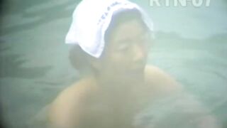 盗撮美人秘湯 激 潜入露天 p7 voyeur jp 180526