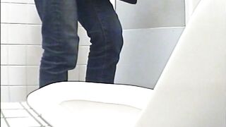 【お宝発見】商業施設内和式公衆トイレ♡電波受信盗撮◆トイレ前～車待機録画★ 02 voyeur jp 180526