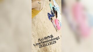 市場近くのビーチで隠しカメラが撮影した映像：数人の若い女性が下着を着用していなかった！ ipcam 1 09-190526