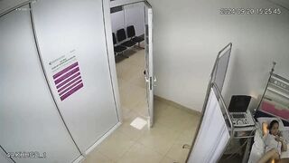 【ハッキングされたカメラ】一般病院の婦人科における妊婦の膣内診【あるウェブサイトからのオリジナル版】 ipcam 2 (15)