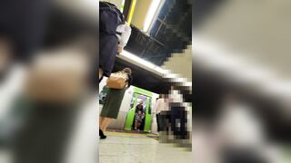 2 超ローアングル 電車の制服娘 voyeur jp