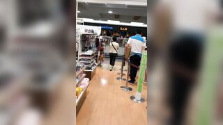 お嬢さんの逆さパンチラ動画 静止画 ２０４ voyeur jp 02