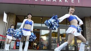 長尺 高画質 アンスコ オブ チア31 なんと小売店入り口で開脚ダンス 撮影規制ゆるい voyeur jp