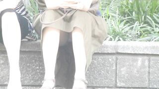 お座りお姉さん発見 ｆｈｄ 大変です パンツが見えてますよ１６５ voyeur jp