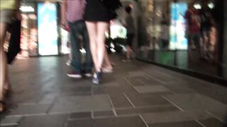 パンチラ スタイル抜群のお姉さんのカラフルパンツを拝みまくりwww voyeur jp